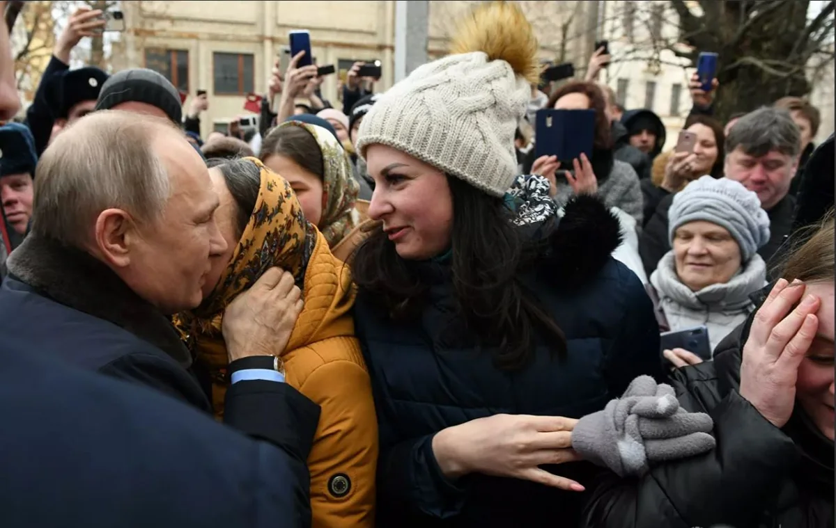 Putinə evlənməyi təklif edən qadın prezidentin buna reaksiyasından danışdı