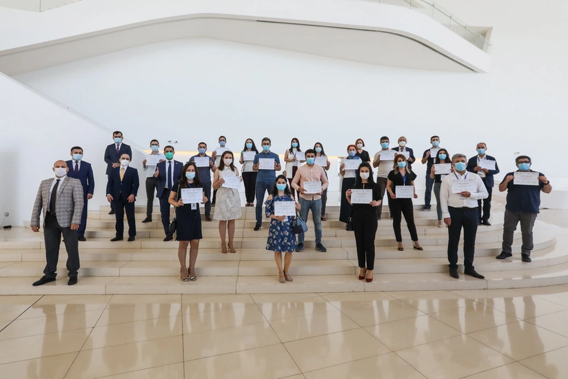 Koronavirusla mübarizə aparan həkimlərə sertifikatlar verilib