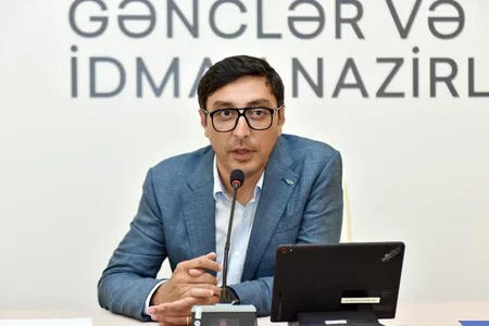 Fərid Qayıbov AFFA-nın baş katibi və veteran futbolçularla görüşüb