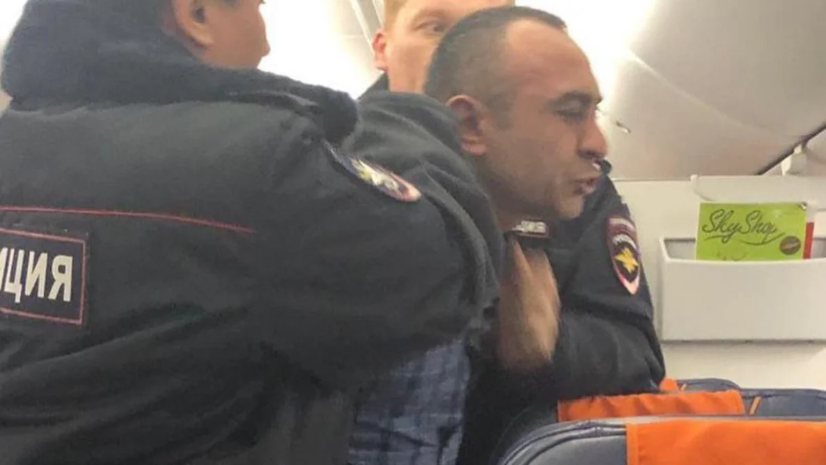 Sərxoş azərbaycanlı Orenburq-Moskva aviareysindən endirilib