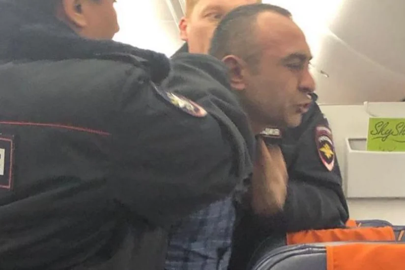 Sərxoş azərbaycanlı Orenburq-Moskva aviareysindən endirilib