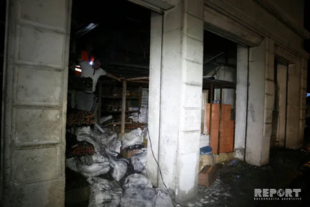 Bakıda tikinti materiallarının satıldığı mağazalarda güclü yanğın olub - FOTO