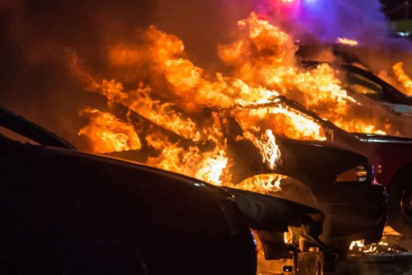 ​Yeni il gecəsi Fransada 940 avtomobil yandırılıb