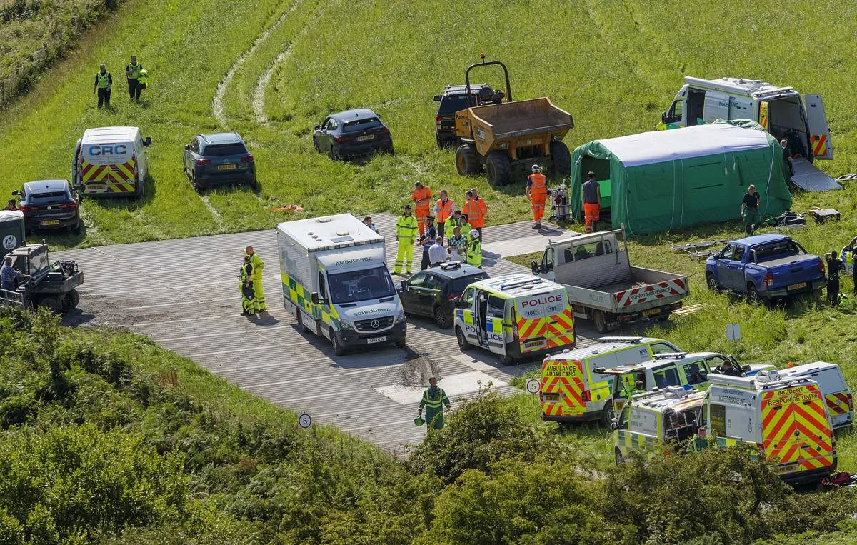 Şotlandiyada sərnişin qatarı qəzaya uğrayıb, ölənlər var