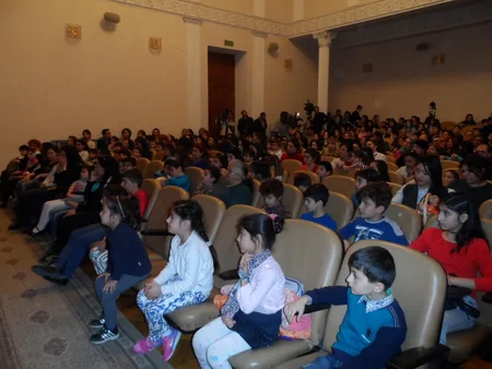 Kukla Teatrında Beynəlxalq Autizm Günü münasibəti ilə tədbir-tamaşa göstərilib