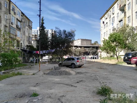 Nəsimi rayonunda sakinlər binaların arasında tikintinin başlanmasına görə etiraz aksiyası keçirirlər - FOTO