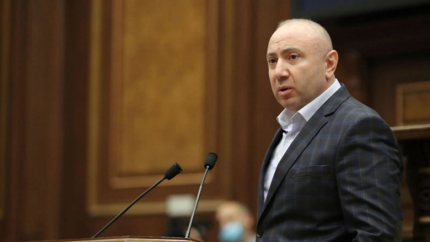 Erməni deputat xalqı inqilaba çağırıb