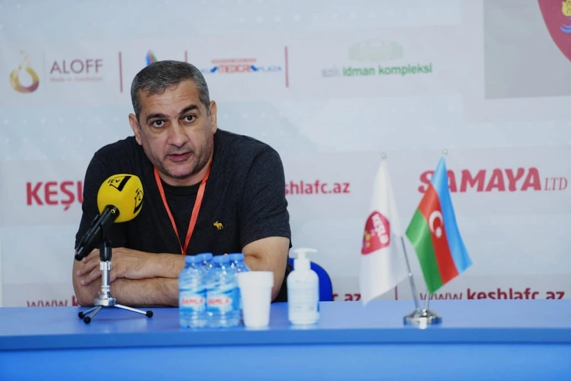 Keşlədə baş məşqçi və futbolçu bir-birini yalançı adlandırdı