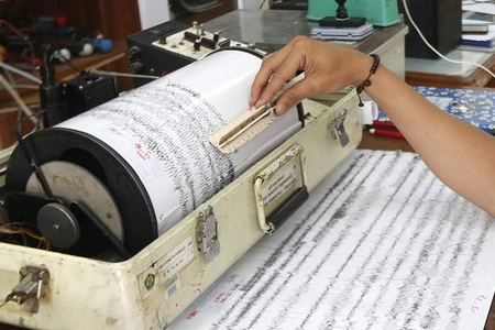 Magnitude 5.3 quake hits Caspian Sea