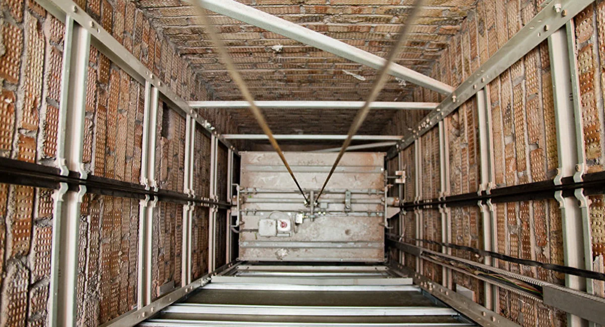 Bakıda lift şirkətinin əməkdaşı bədbəxt hadisə nəticəsində ölüb