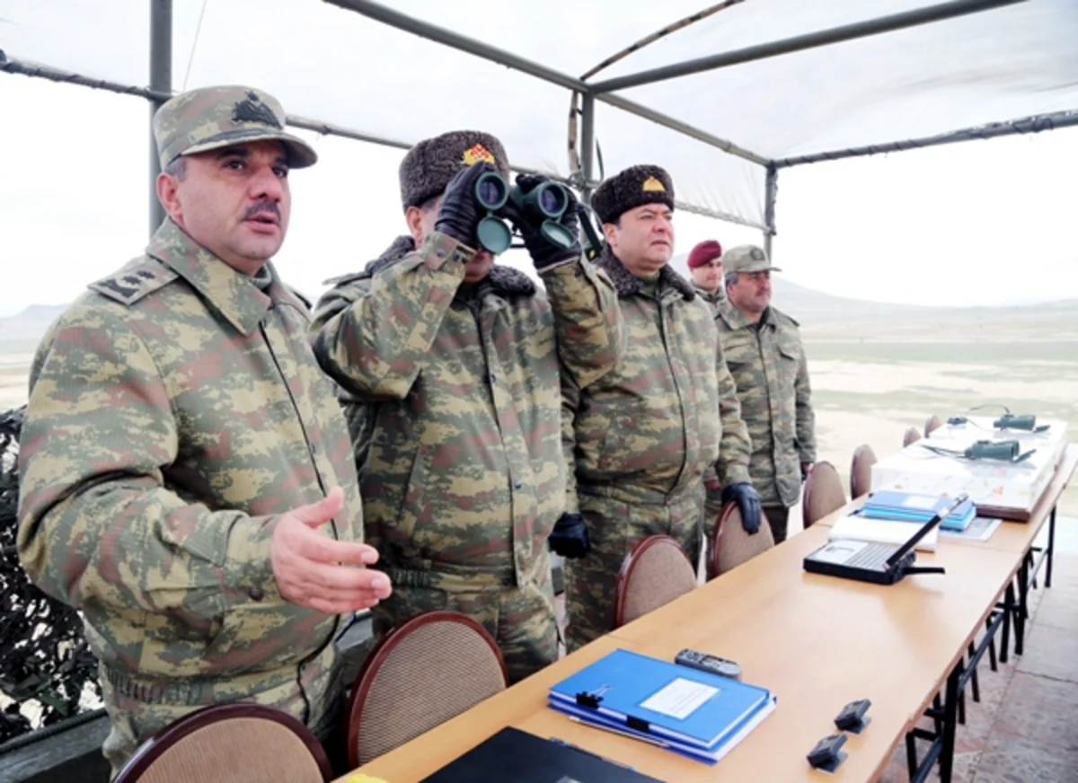 Azərbaycanın müdafiə naziri Silahlı Qüvvələrin tank bölmələrinin döyüş hazırlığını yoxlayıb