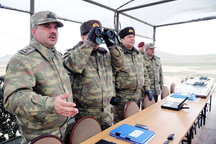 Azərbaycanın müdafiə naziri Silahlı Qüvvələrin tank bölmələrinin döyüş hazırlığını yoxlayıb