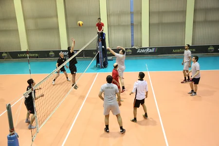 İdman jurnalistləri və Azəryol klubunun iştirakı ilə voleybol tədbiri keçirilib - FOTO
