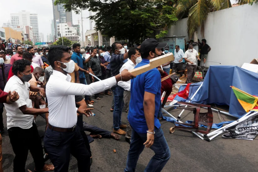 Протестующие в Шри-Ланке заблокировали проезд к международному аэропорту страны