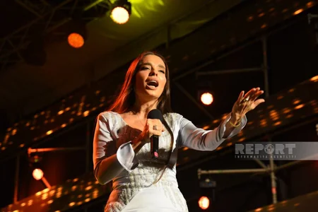 Bakıda Zəfər Günü ilə bağlı atəşfəşanlıq olub - YENİLƏNİB