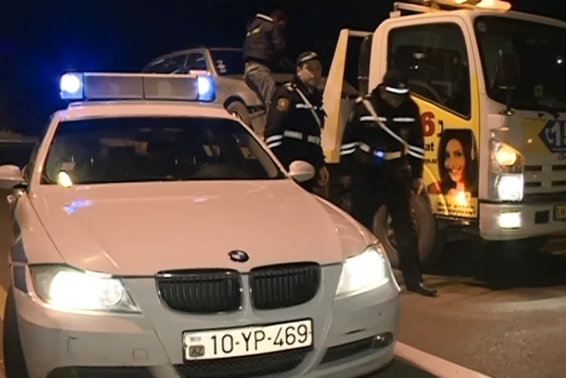 Bakıda yol polisindən qaçan sürücü qəza törədib - FOTOLAR