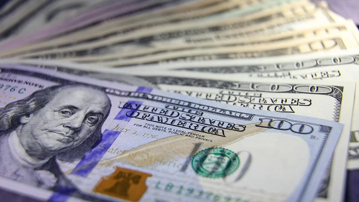 Russia's international reserves down $14 billion over the week