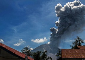Ebeko sends plume of ashes to three kilometers