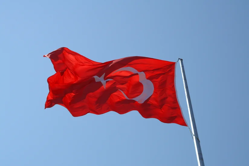 İstanbuldakı partlayış Yunanıstan konsulluğunun yaxınlığında olub