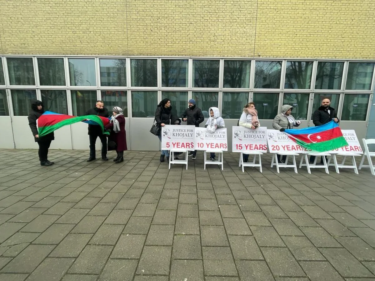 Azerbaijanis hold rally in front of Dutch parliament, Armenian embassy in Hague