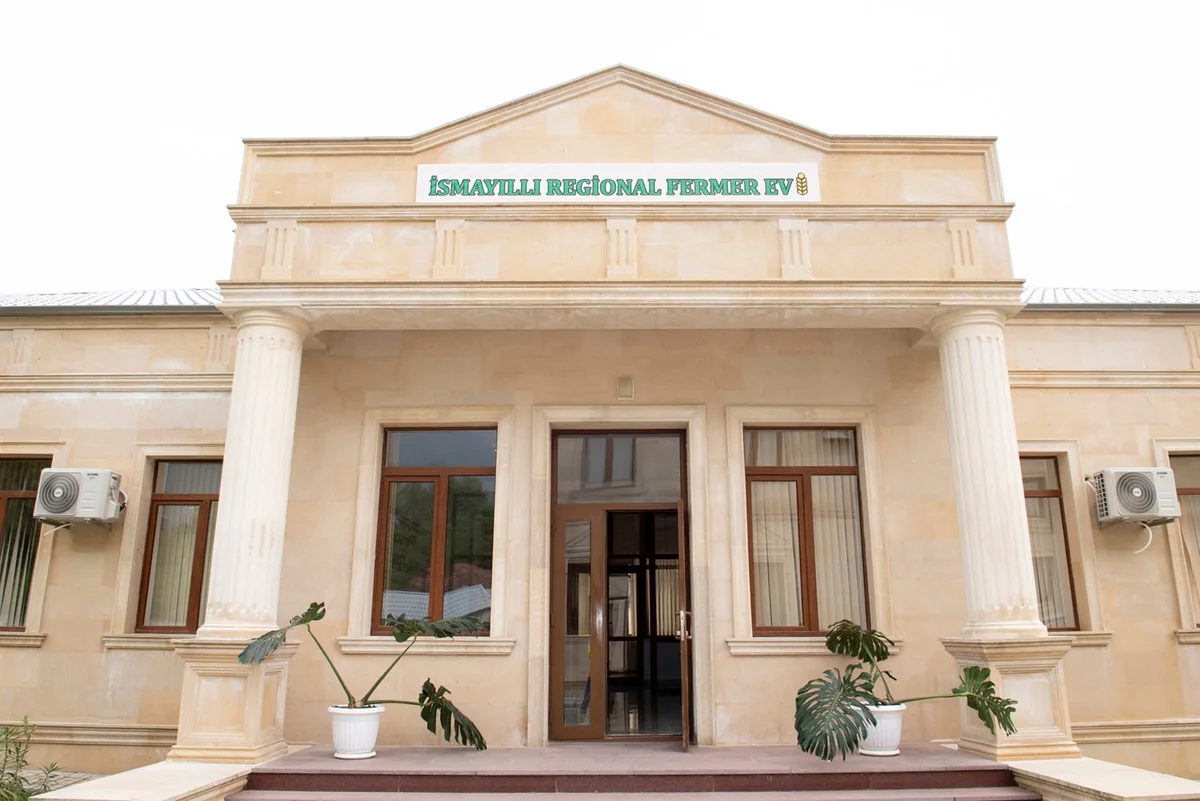 Kənd Təsərrüfatı naziri İsmayıllıda fermerlərlə görüşüb