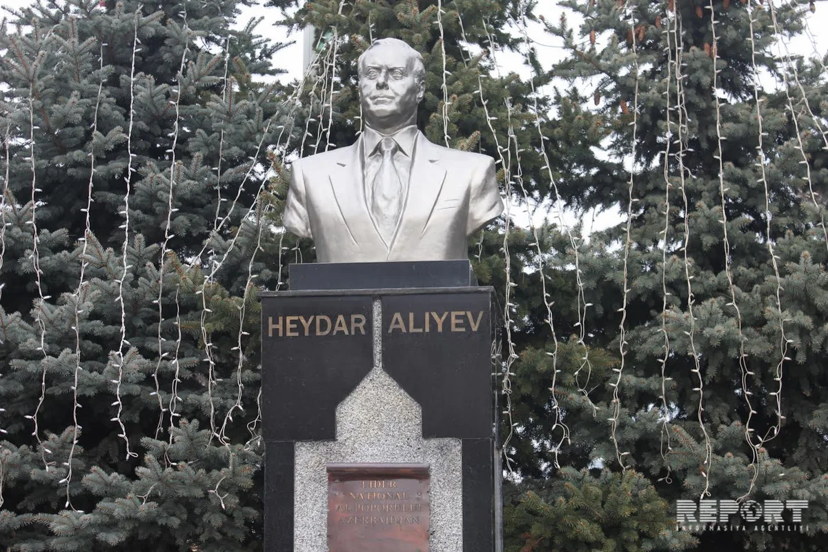 Buxarestdə ümummilli lider Heydər Əliyevin xatirəsi anılıb - FOTO