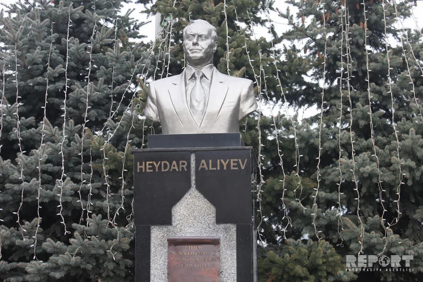 Buxarestdə ümummilli lider Heydər Əliyevin xatirəsi anılıb - FOTO