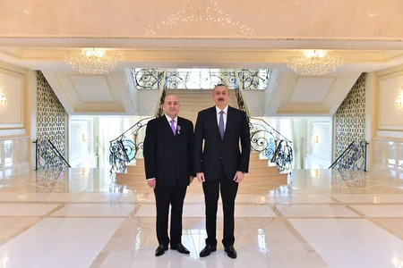 Prezident İlham Əliyev Moskva Akademik Satira Teatrının direktoruna “Dostluq” ordenini təqdim edib - YENİLƏNİB