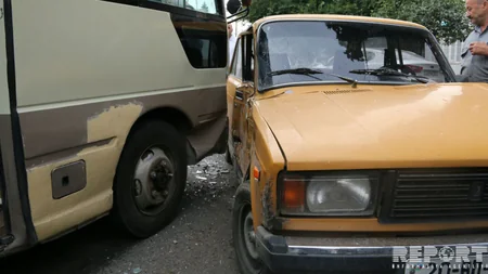 ​Gəncədə sərnişin avtobusu qəzaya düşüb, xəsarət alanlar var - FOTO