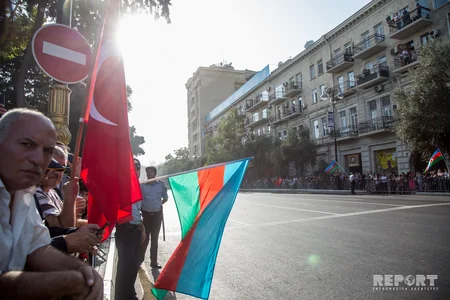 Bakının azadlığının 100 illiyi  - möhtəşəm paraddan FOTOREPORTAJ - VİDEO
