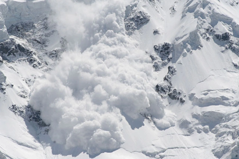 Kanadada qar uçqunu nəticəsində 5 nəfər ölüb