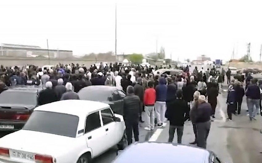 Protesters against fare hikes block highway in Armenia