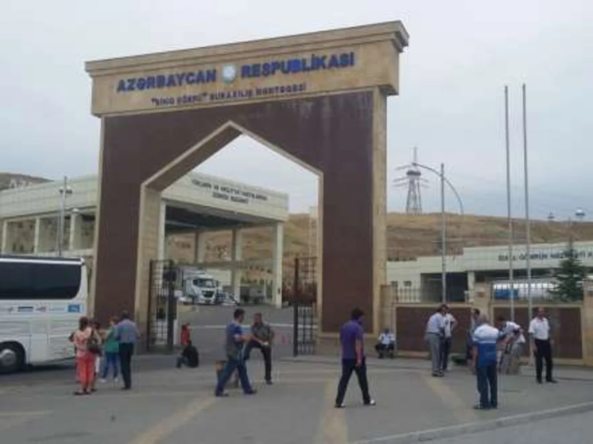 Azərbaycan-Gürcüstan sərhədindəki gömrük məntəqəsində nisbi sıxlıq yaranıb