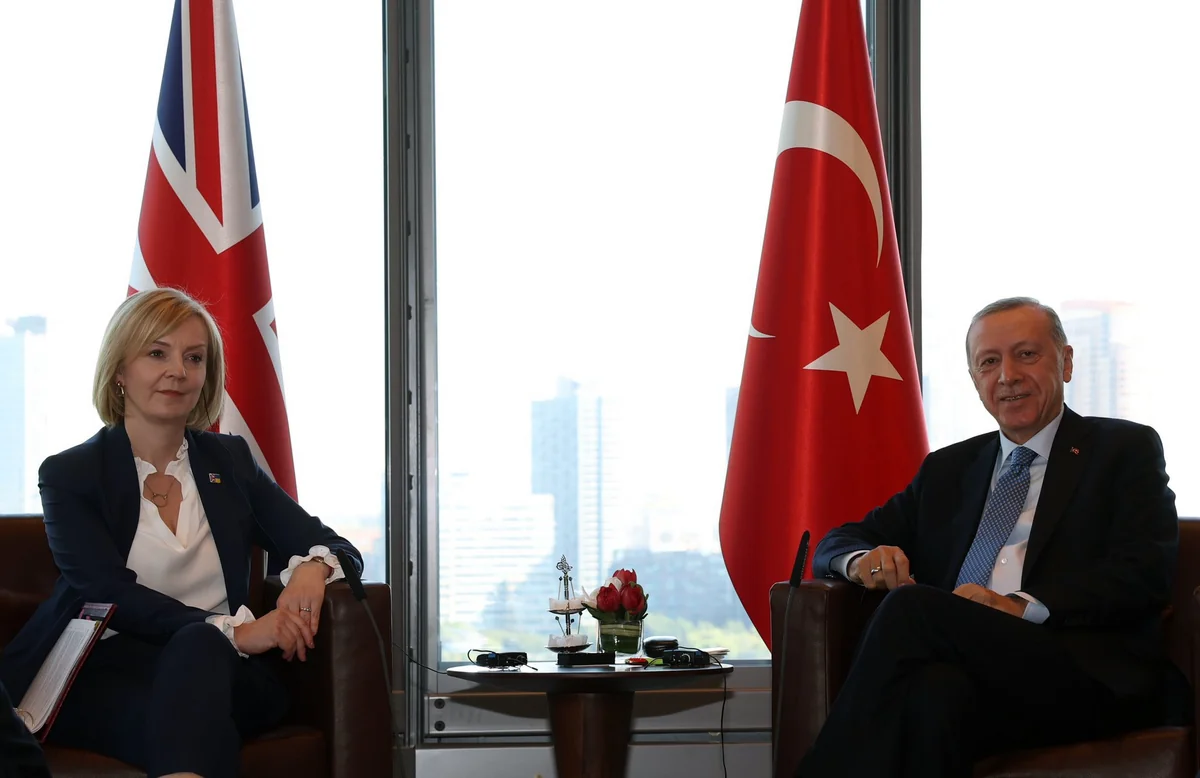 Ərdoğan Böyük Britaniyanın Baş naziri ilə görüşüb