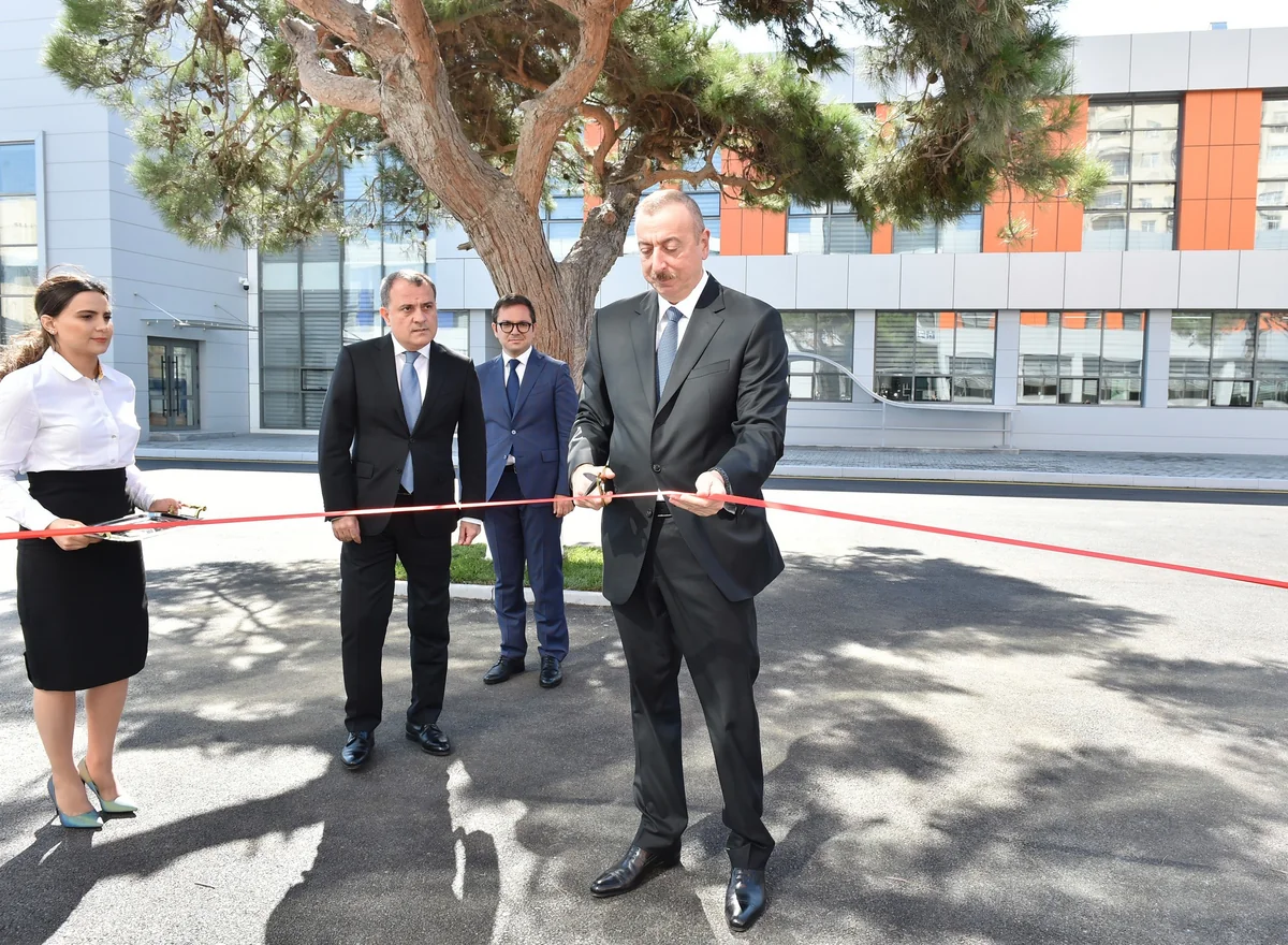 Prezident İlham Əliyev Sənaye və İnnovasiyalar üzrə Bakı Dövlət Peşə Təhsil Mərkəzinin açılışında iştirak edib - YENİLƏNİB