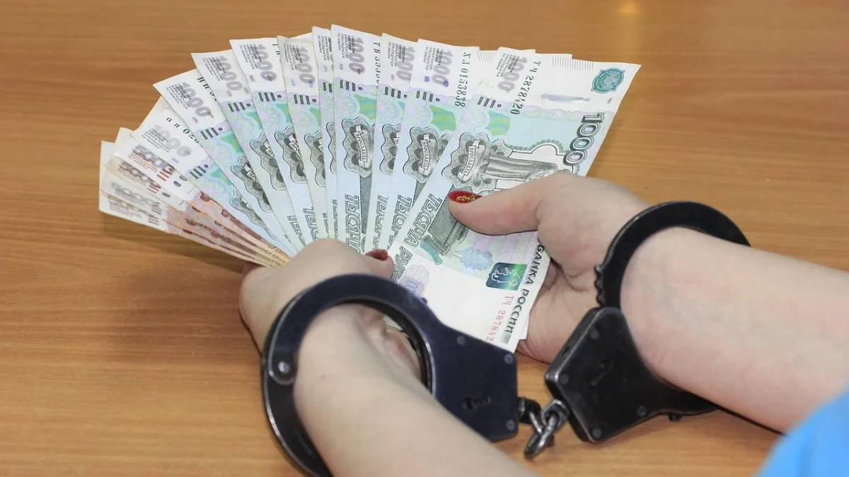 Bakıda qadın evdən pul oğurladı