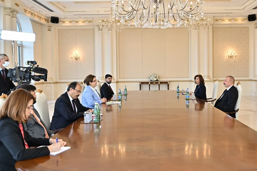 İlham Əliyev Türkiyənin ailə və sosial xidmətlər nazirini qəbul edib