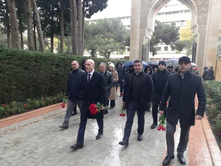 “Azərkontrakt”ın əməkdaşları Ulu Öndər Heydər Əliyevin xatirəsini yad edib