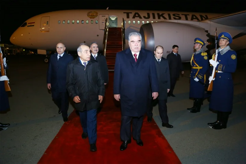 Tacikistan Prezidenti Emoməli Rəhmon Azərbaycana işgüzar səfərə gəlib