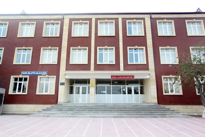 Təhsil nazirinin müşaviri məktəblərin tualetindən danışdı