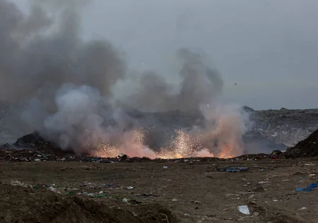 Bakıda Ermənistan məhsulları yandırıldı