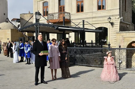 Президент Ильхам Алиев принял участие в общенародном веселье по случаю Новруз байрамы