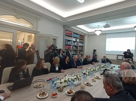 Türkiyədə vəqf sədrinə “Heydər Əliyevin 100 illiyi” yubiley medalı təqdim olunub