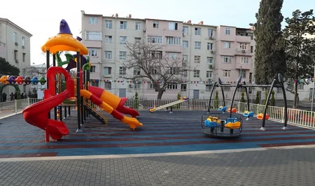 Leyla Əliyeva Bakıda abadlaşdırılan daha bir həyətin açılışını edib, ağac əkib