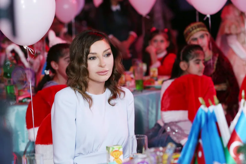 Mehriban Əliyeva Heydər Əliyev Fondunun uşaqlar üçün təşkil etdiyi ənənəvi bayram şənliyində iştirak edib - FOTO