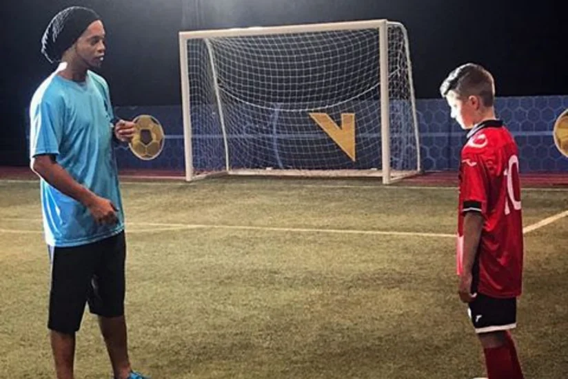 Ronaldinyo Bakıda açacağı Futbol Akademiyasından yazıb