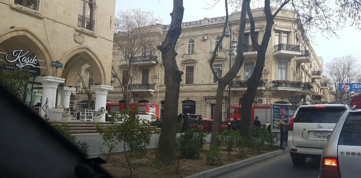 В ресторане в центре Баку произошел пожар