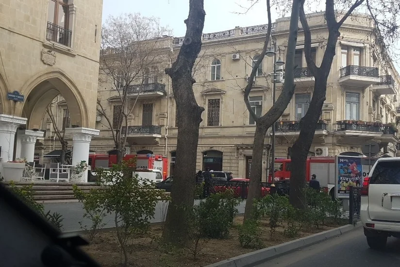 В ресторане в центре Баку произошел пожар