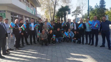 Parlament jurnalistləri cəbhə bölgəsində bayraq aksiyası keçiriblər - FOTOREPORTAJ