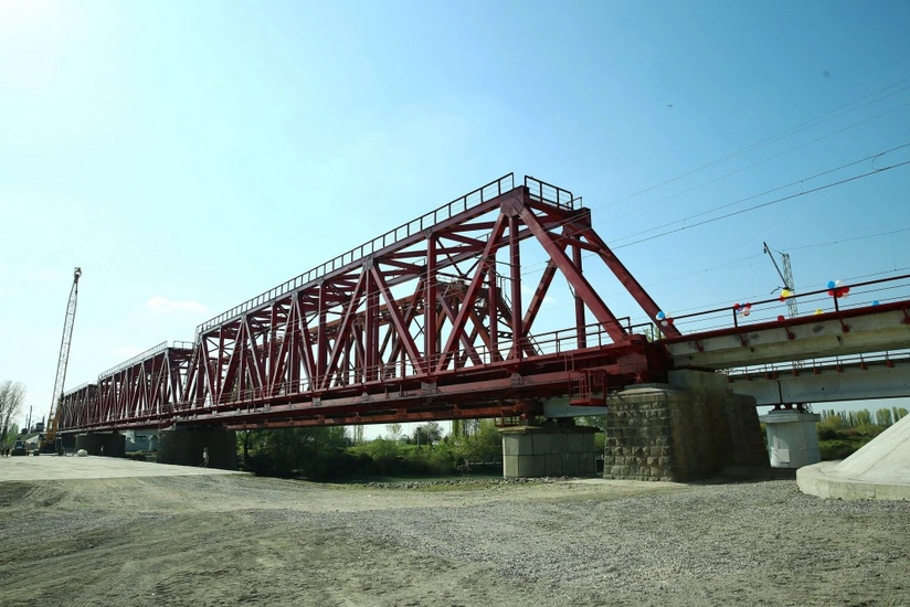 Azerbaijan's largest railway bridge under construction